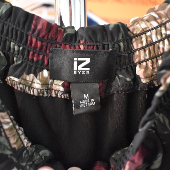 Women's Size Medium "Cold Shoulder" Top - Picture 3 of 3